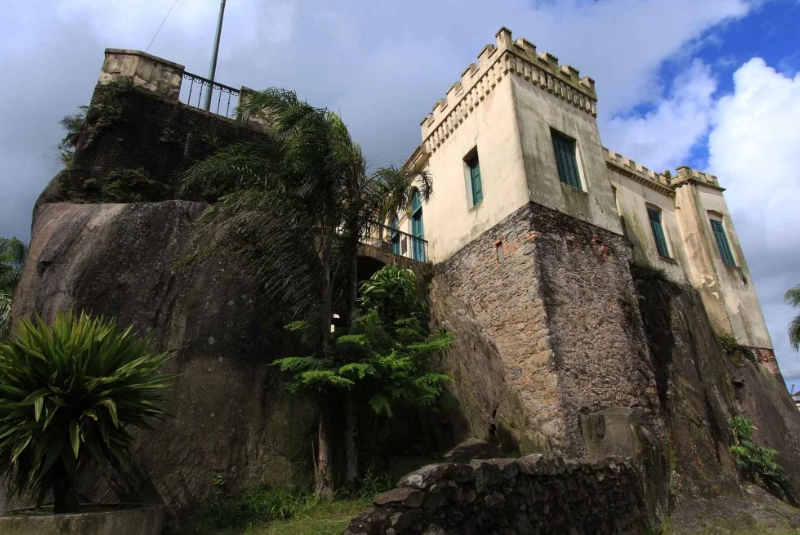 Estilo Neogótico - Casa Acastelada Construção (de 1886)